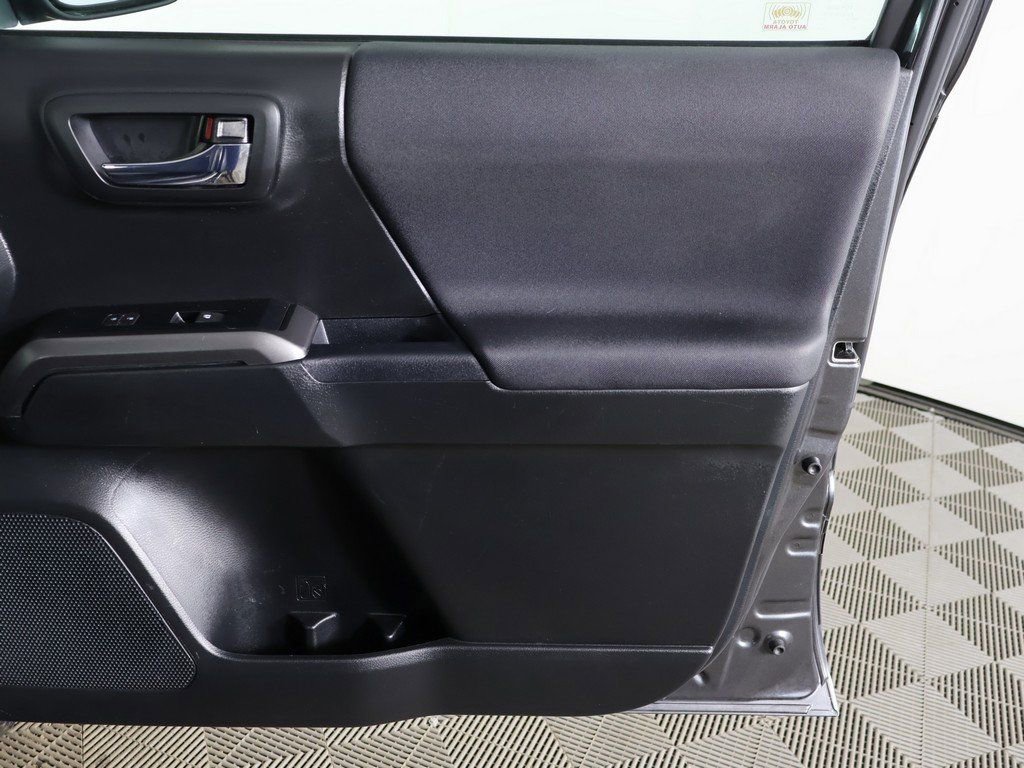 Used 2019 Toyota Tacoma TRD Off-Road image 19