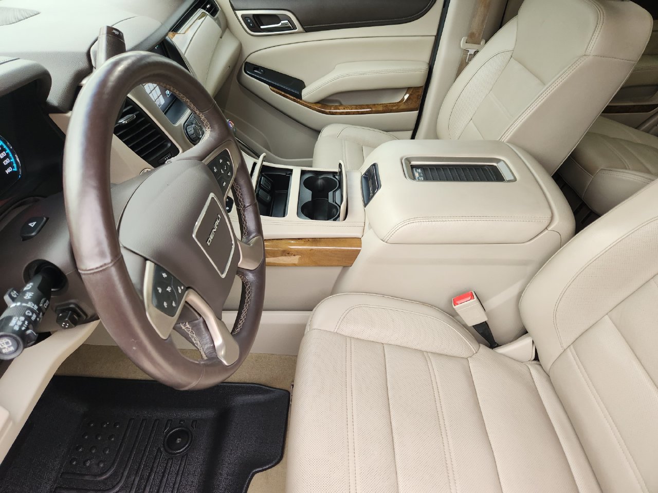 Used 2017 GMC Yukon Denali w/ Open Road Package AWD/4WD image 12
