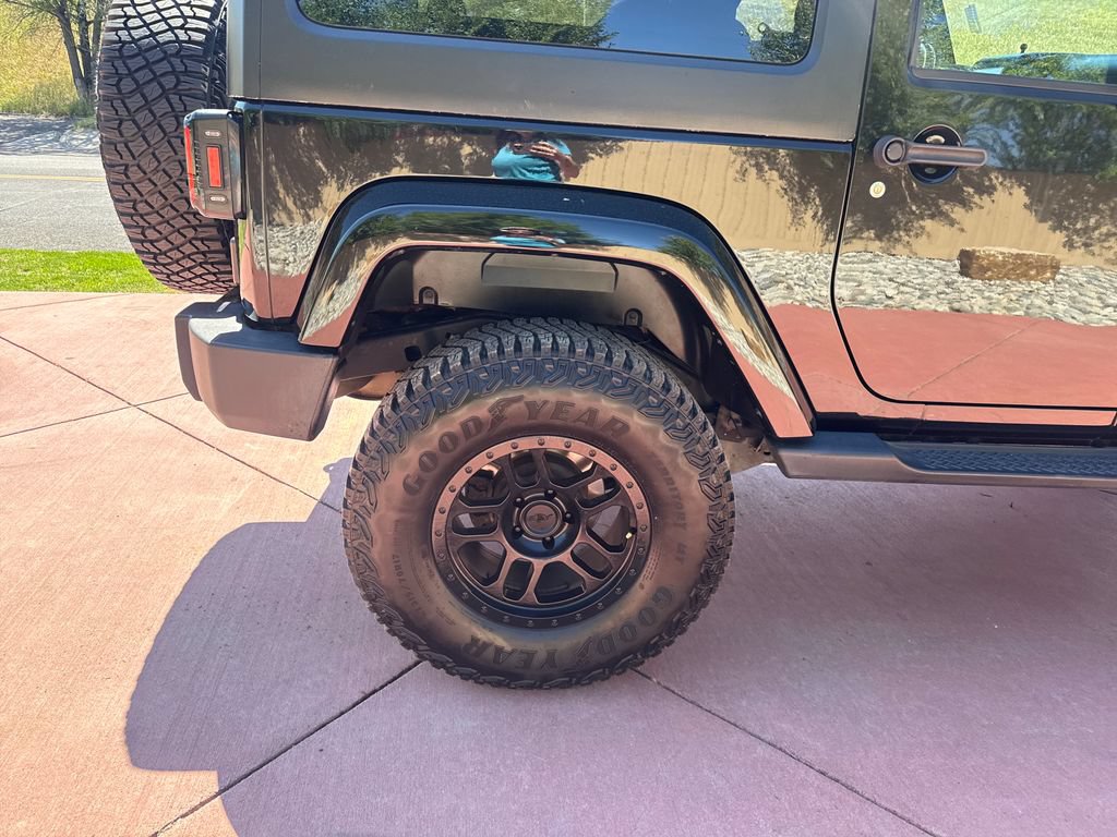 Used 2017 Jeep Wrangler Sahara AWD/4WD image 27
