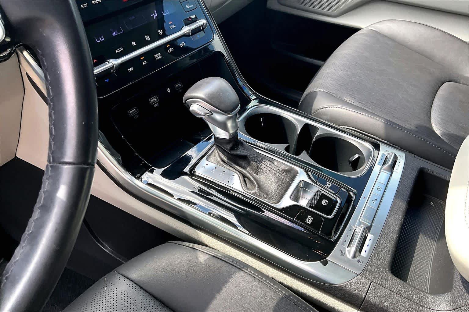 Certified 2024 Kia Carnival SX FWD image 15