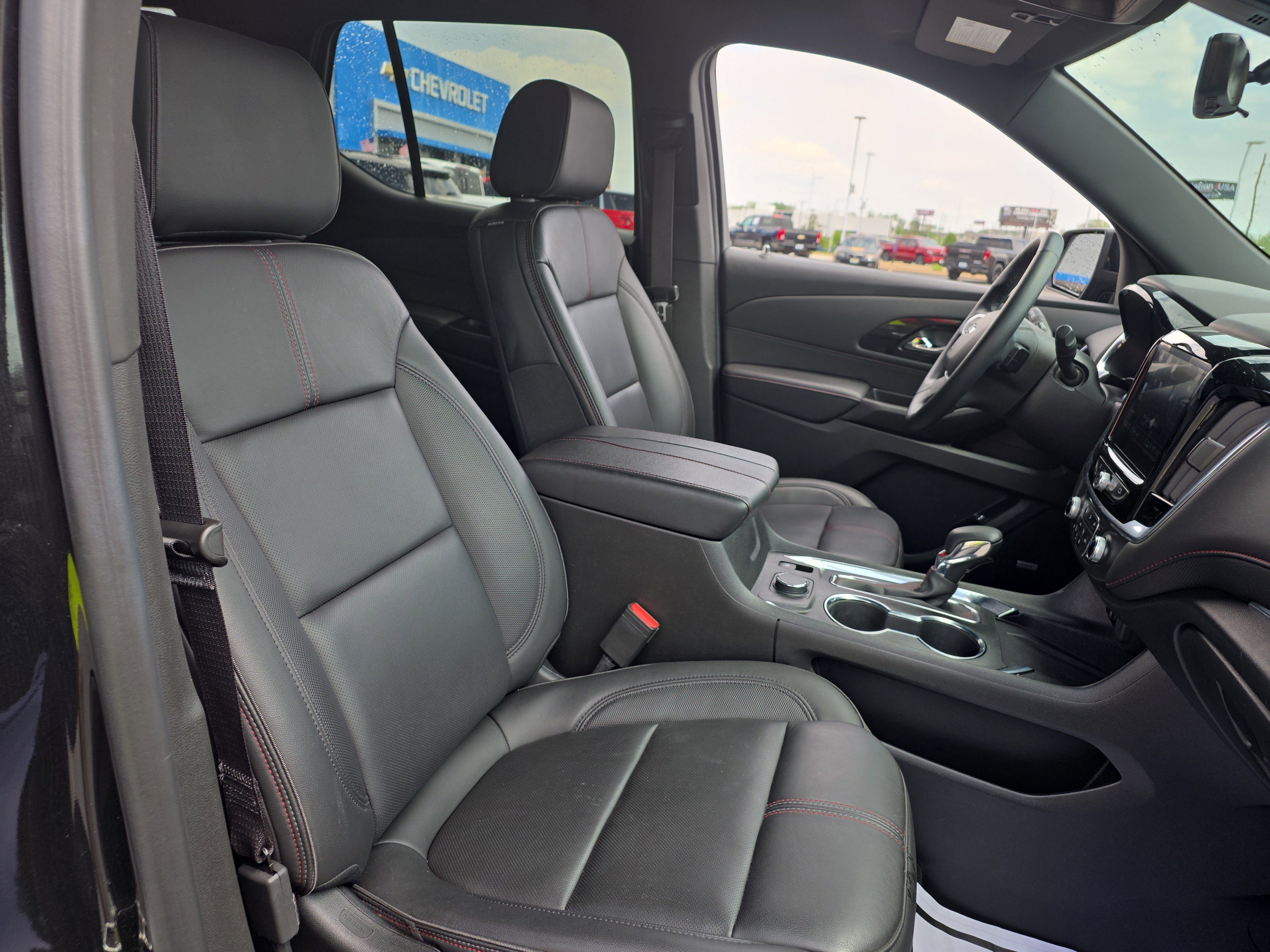 Used 2023 Chevrolet Traverse RS image 9
