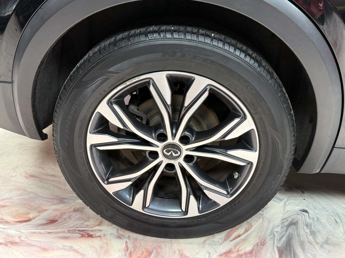 Used 2018 INFINITI QX30 Premium w/ Navigation Package AWD/4WD image 38