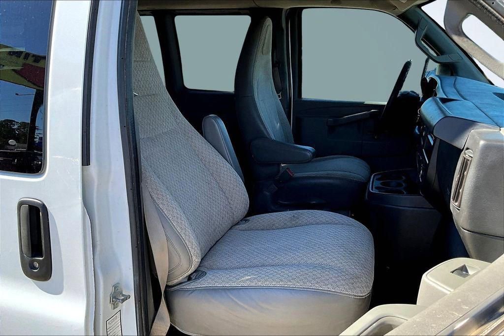 Used 2019 Chevrolet Express 3500 LT w/ LT Preferred Equipment Group image 7