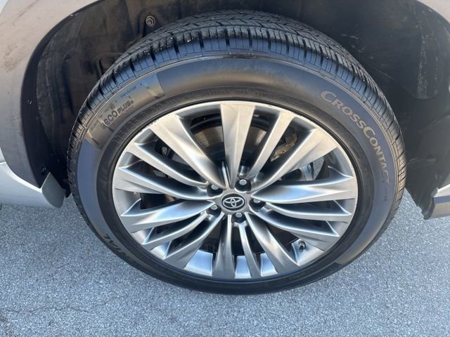 Used 2020 Toyota Highlander Platinum FWD image 11