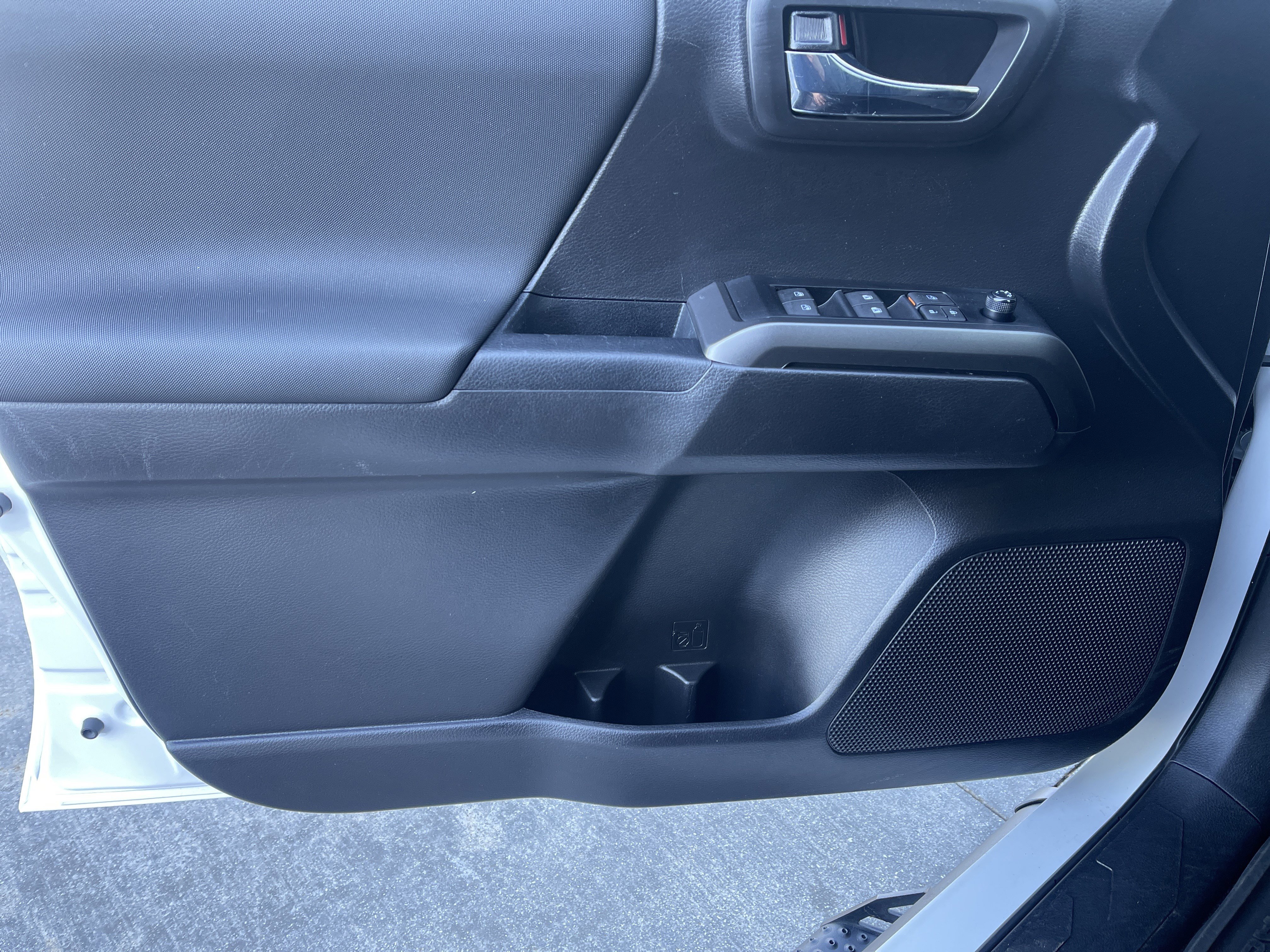 Used 2023 Toyota Tacoma TRD Off-Road w/ Advanced Technology Package image 22