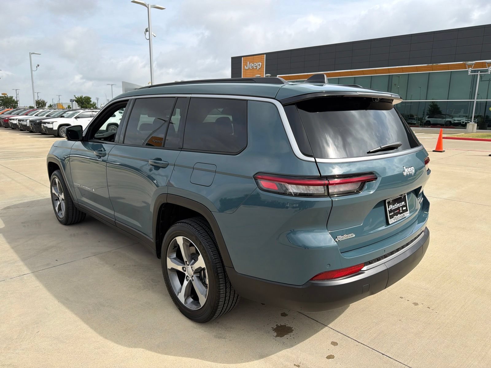 Used 2026 Jeep Grand Cherokee L Limited w/ Luxury Tech Group II RWD image 3