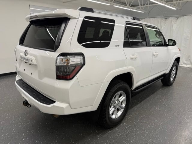 Used 2022 Toyota 4Runner SR5 Premium w/ Moonroof Package AWD/4WD image 2