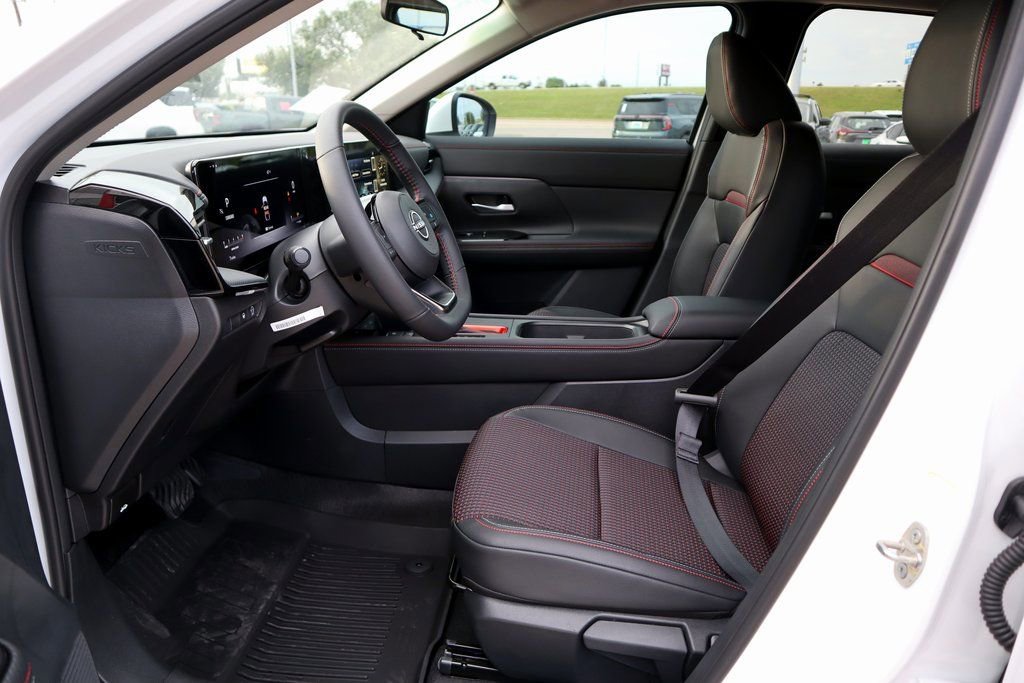 New 2025 Nissan Kicks SR FWD image 14