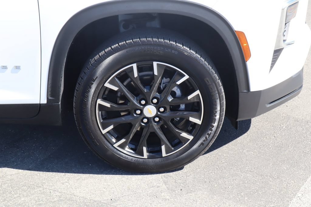 Used 2025 Chevrolet Traverse LT w/ Sun and Wheel Package FWD image 10