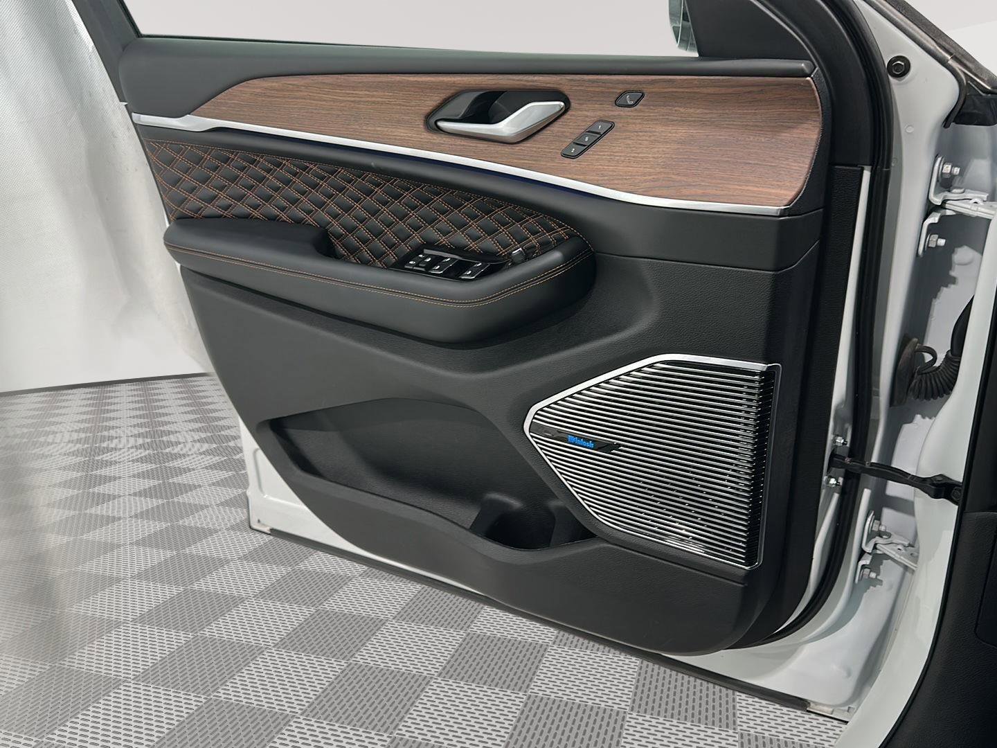 Used 2023 Jeep Grand Cherokee Summit w/ Luxury Tech Group V image 17