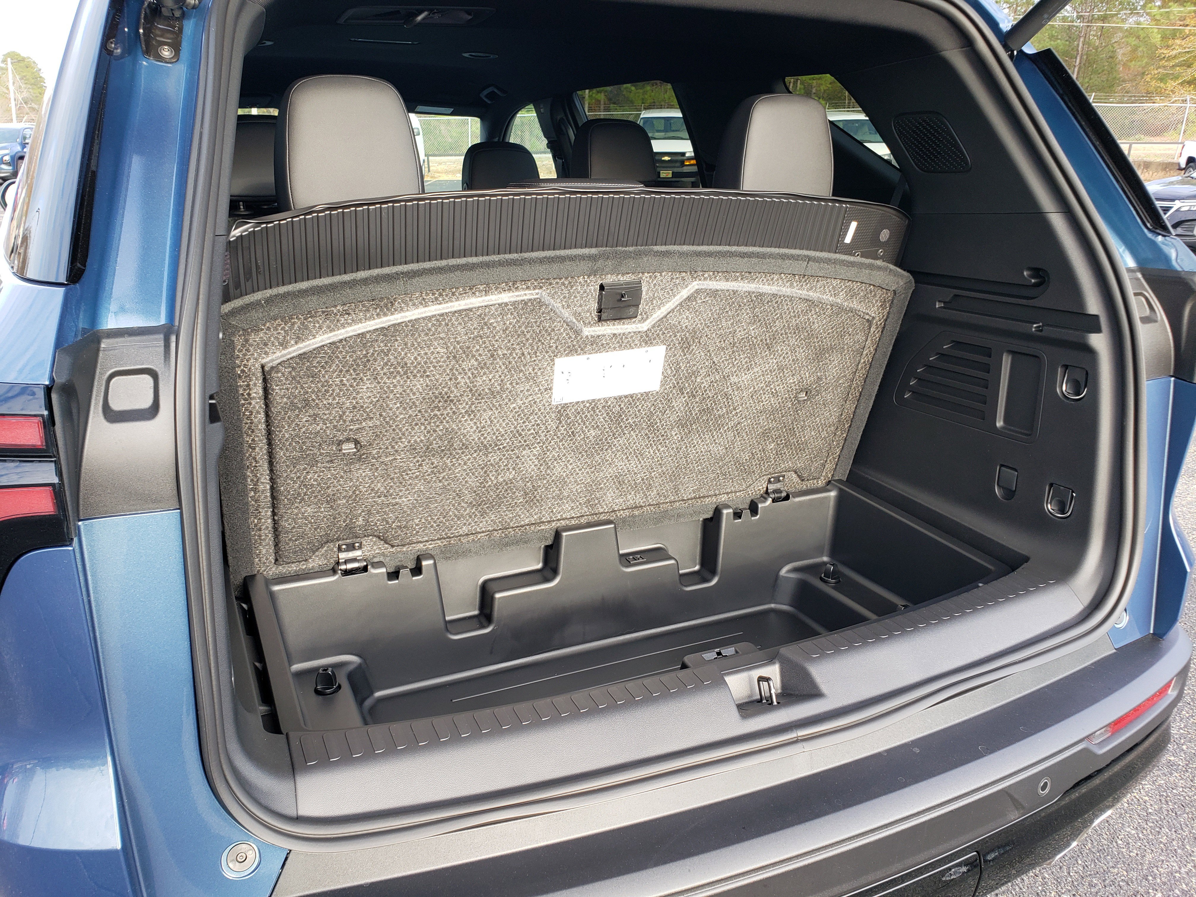 New 2026 Chevrolet Traverse LT w/ Midnight/Sport Edition image 11