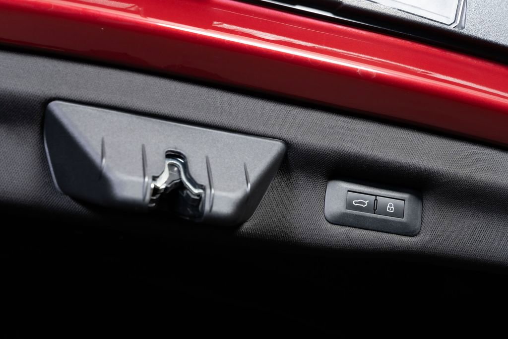 Used 2025 Ferrari Purosangue AWD/4WD image 18