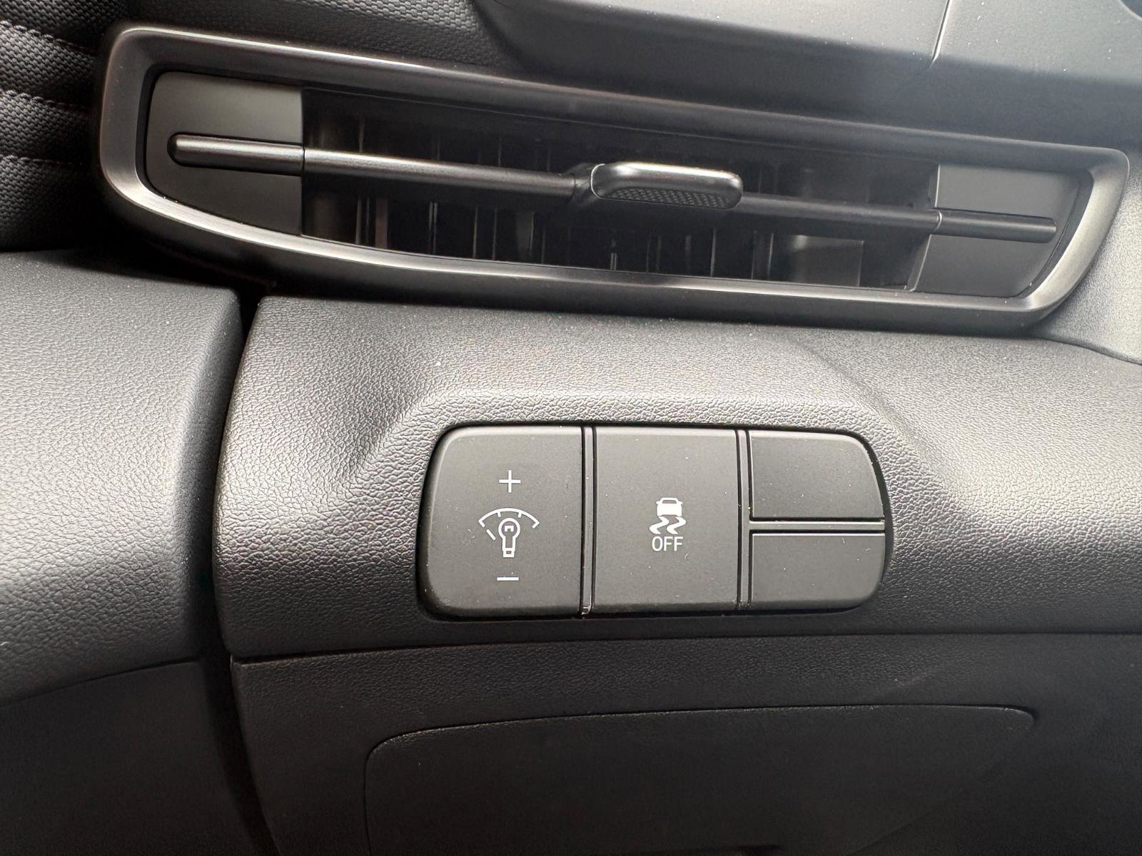 Used 2025 Hyundai Elantra Sport FWD image 29
