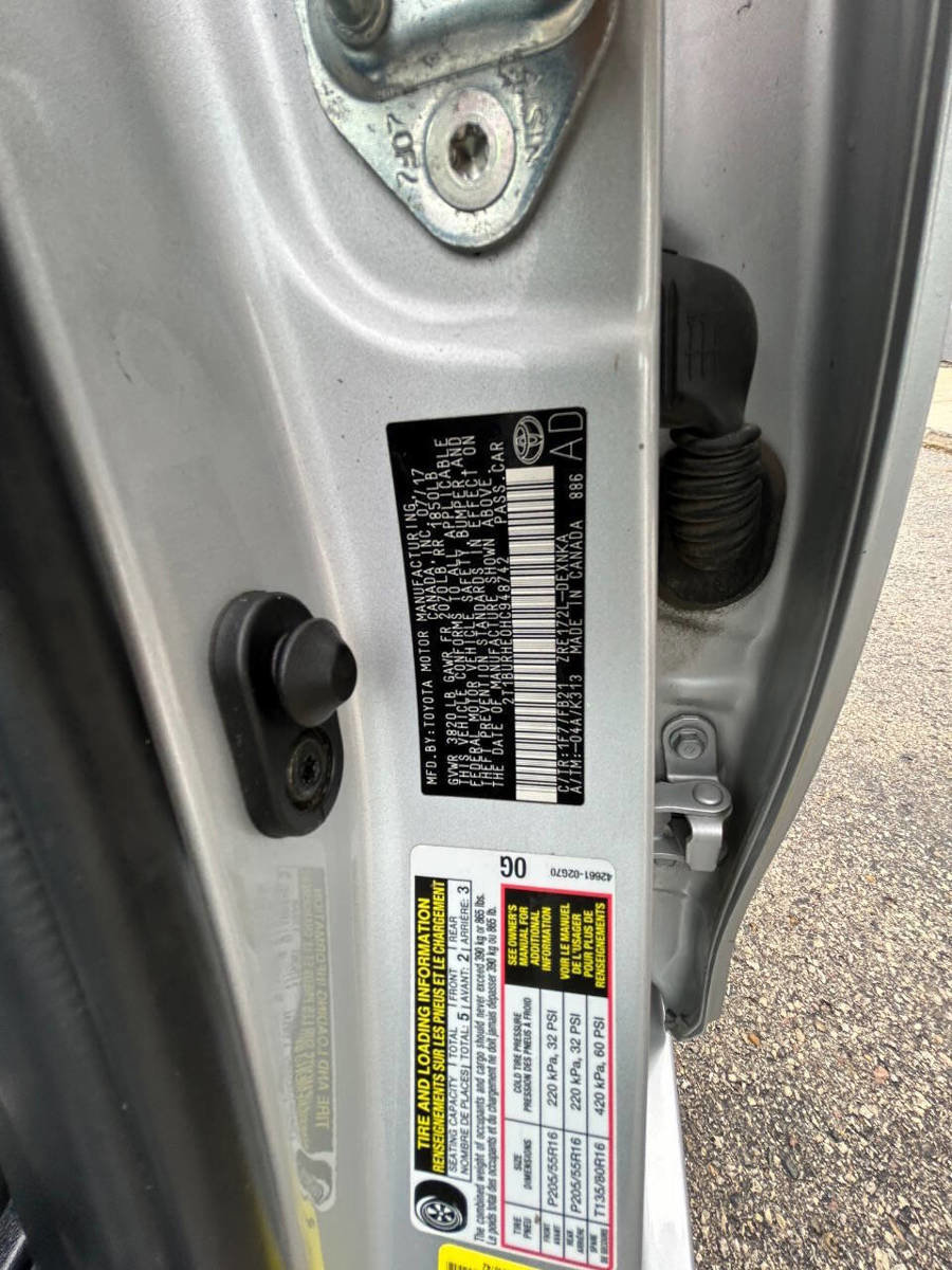 Used 2017 Toyota Corolla LE w/ Carpet Mat Package (TMS) image 32