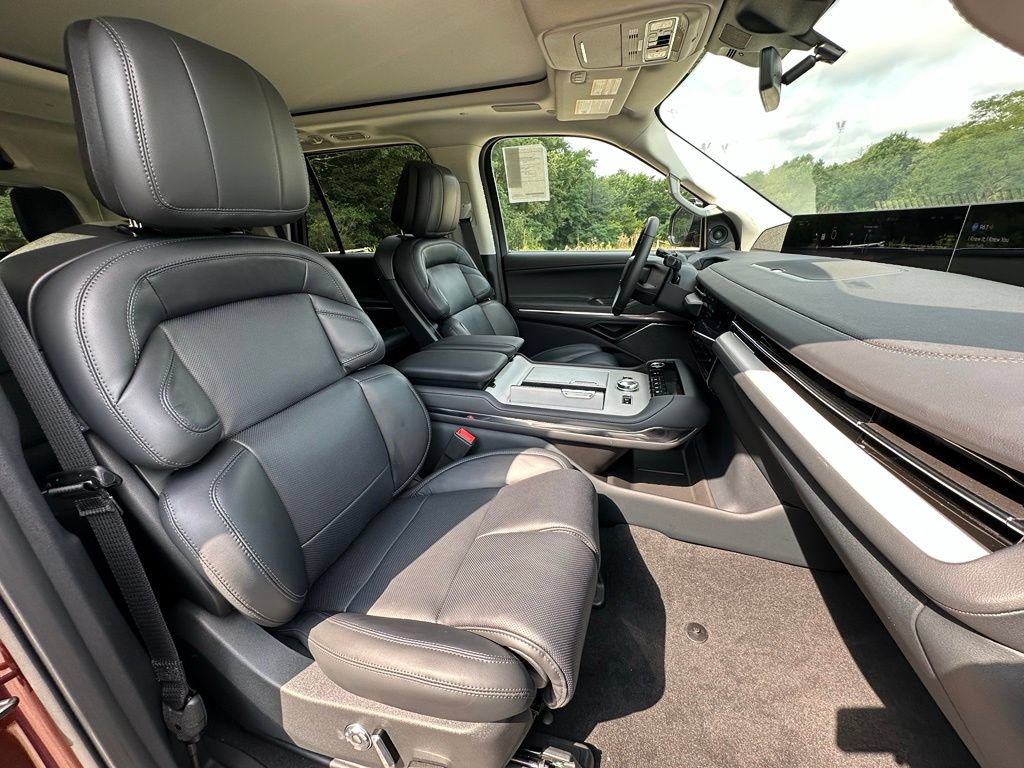 New 2027 Lincoln Navigator Reserve AWD/4WD image 24