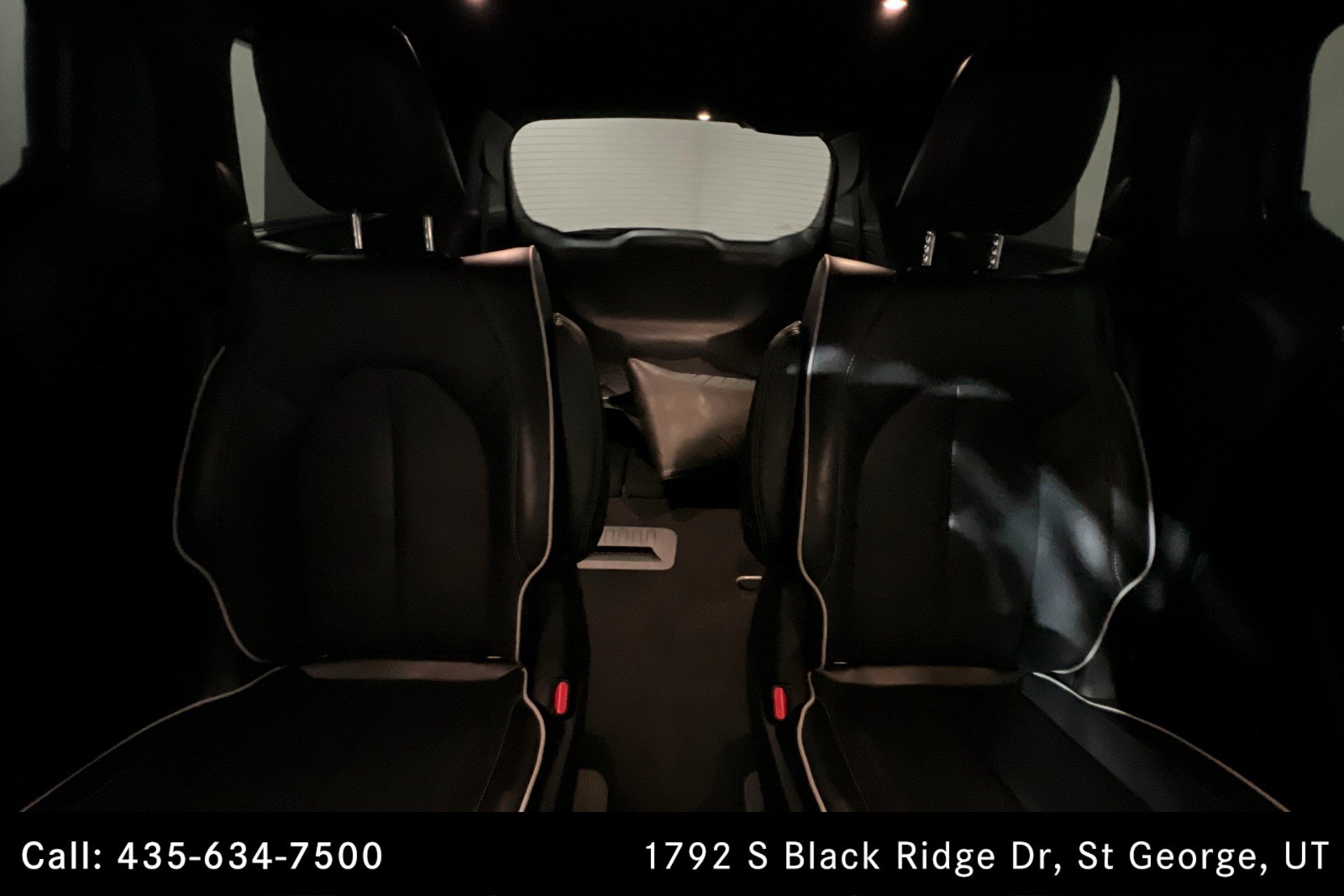 Used 2023 Chrysler Pacifica Limited w/ Uconnect Theater Family Group FWD image 24