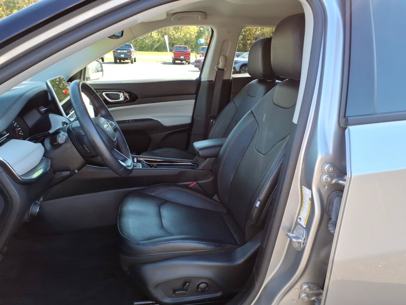 Certified 2022 Jeep Compass Limited AWD/4WD image 12