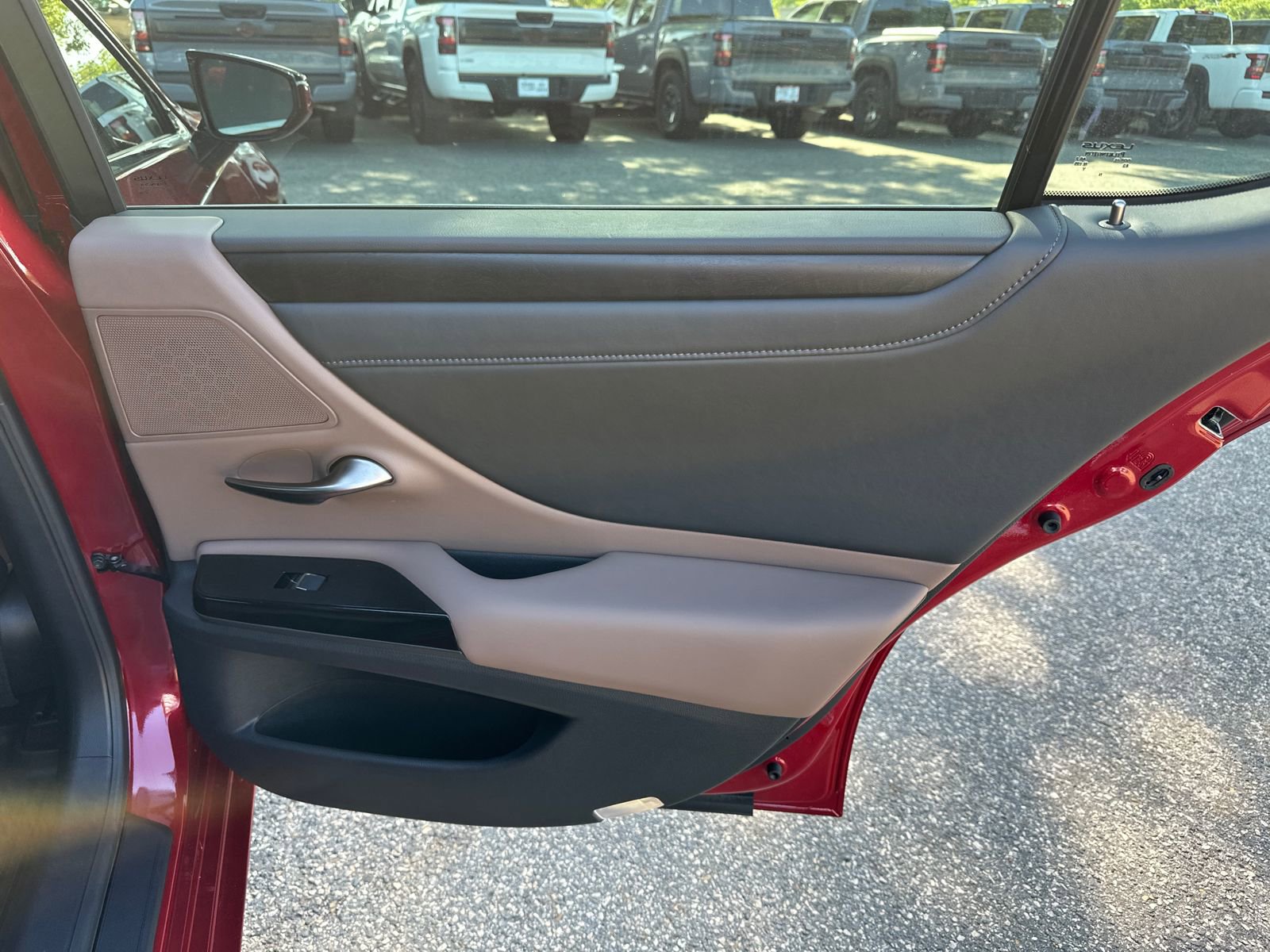 Used 2025 Lexus ES 350 w/ Premium Package image 16