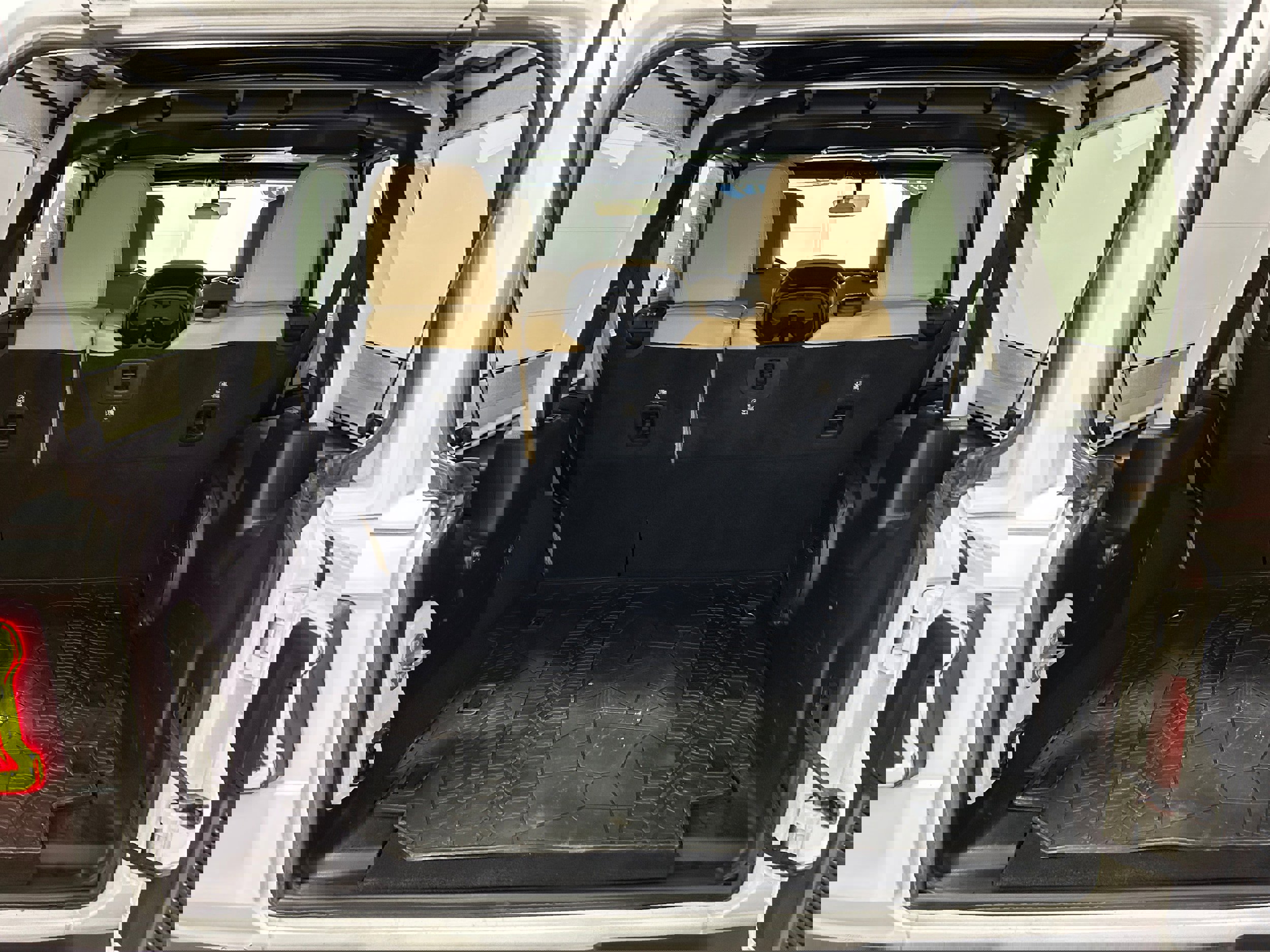 Used 2019 Jeep Wrangler Unlimited Sahara w/ Uconnect 4C Nav & Sound Group image 33