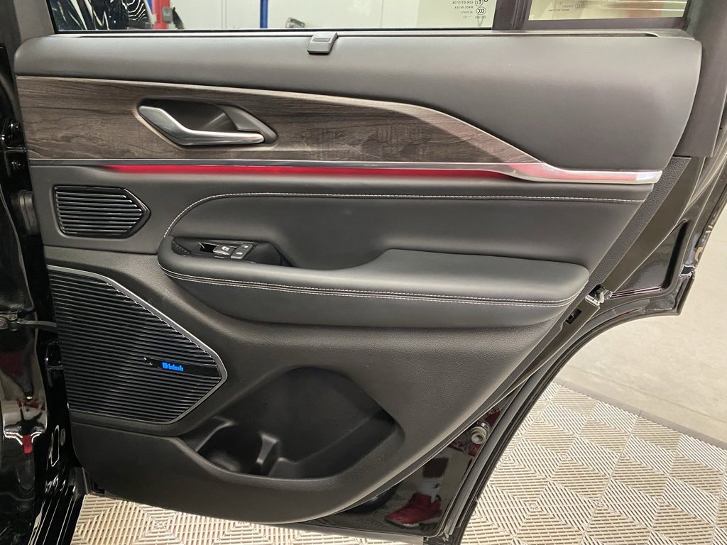 Used 2023 Jeep Grand Cherokee Overland w/ Luxury Tech Group IV image 16