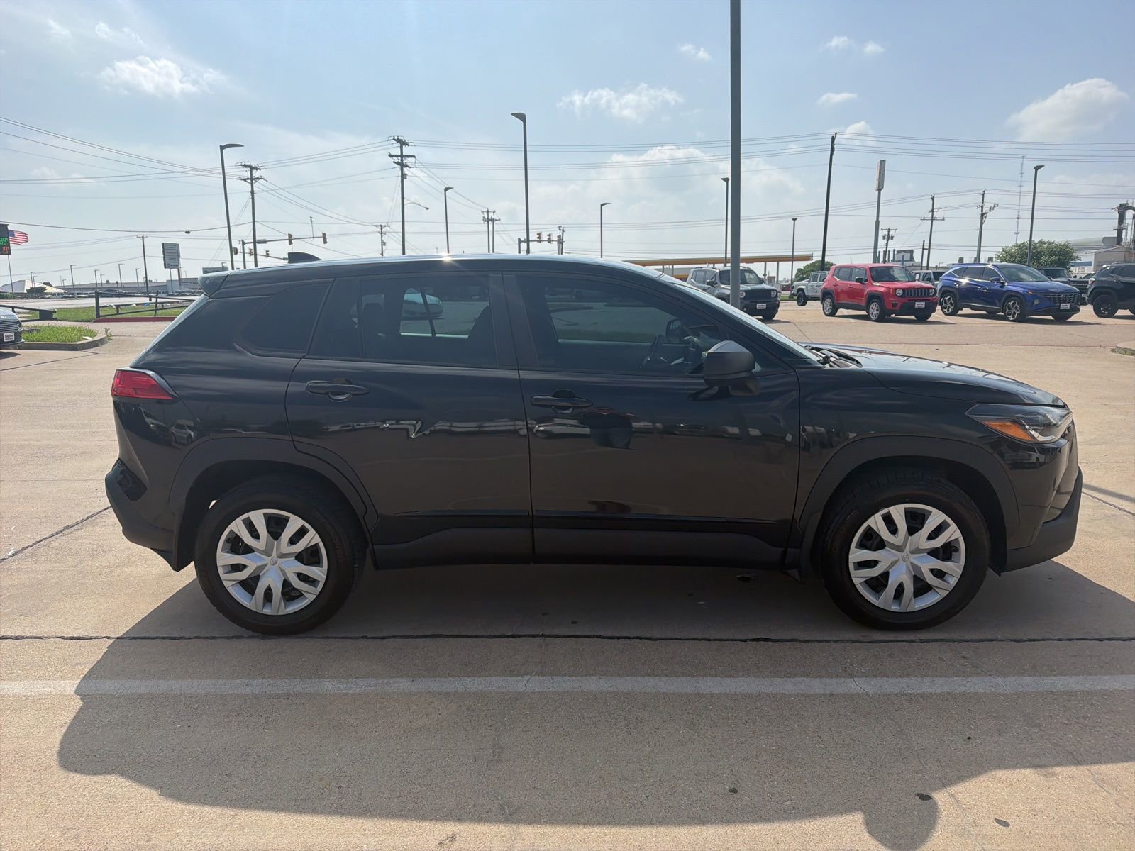 Used 2022 Toyota Corolla Cross L FWD image 4