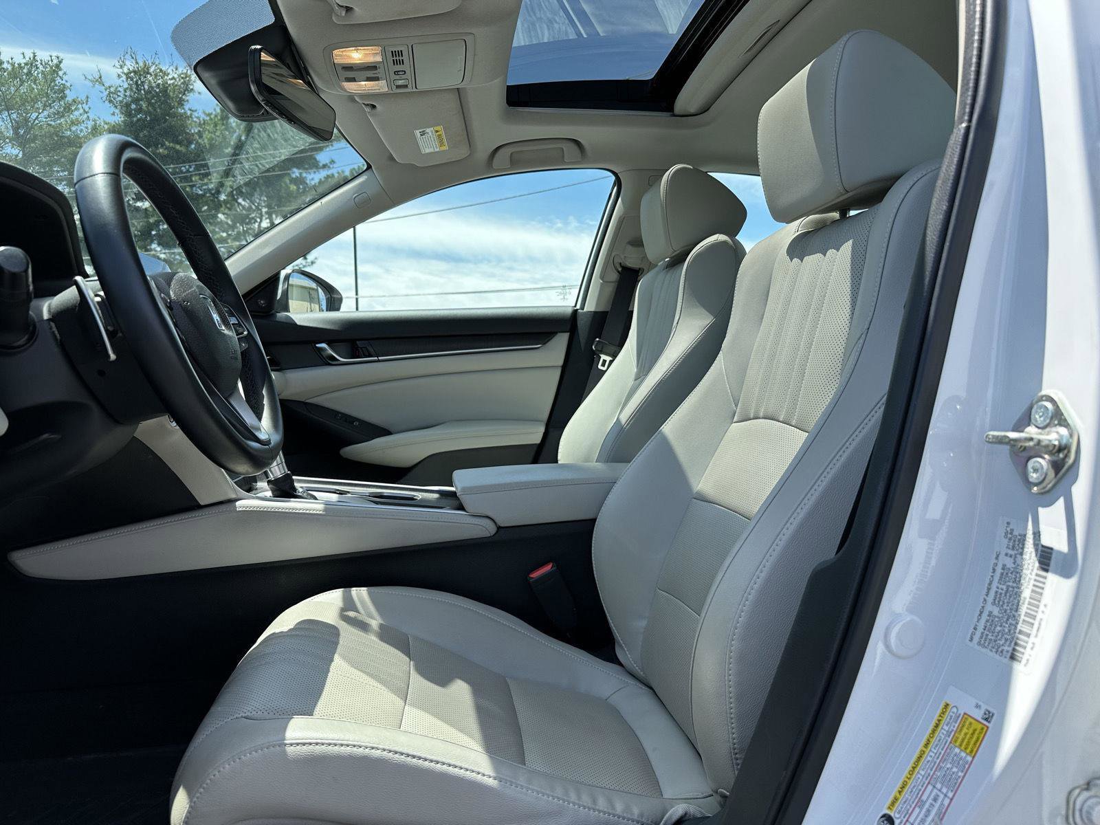 Used 2018 Honda Accord Touring image 11