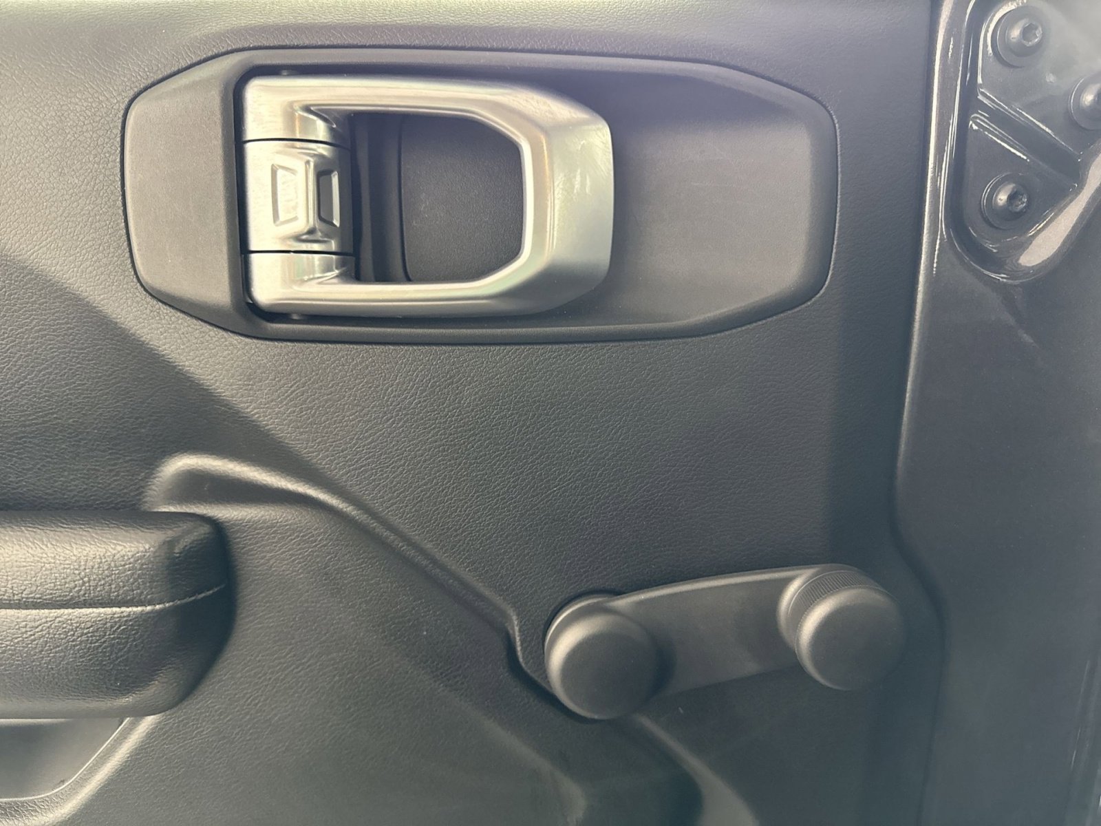 Used 2019 Jeep Wrangler Sport image 15