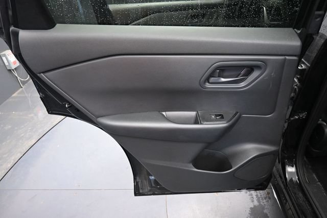 Used 2024 Nissan Rogue S AWD/4WD image 15