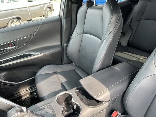 Used 2023 Toyota Venza Nightshade image 6