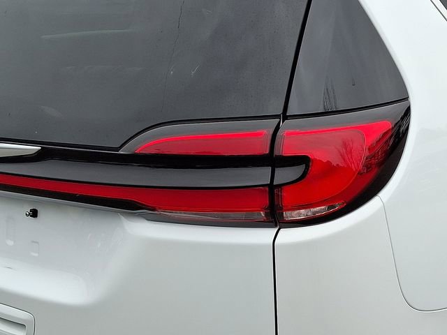 Used 2024 Chrysler Pacifica Select image 12