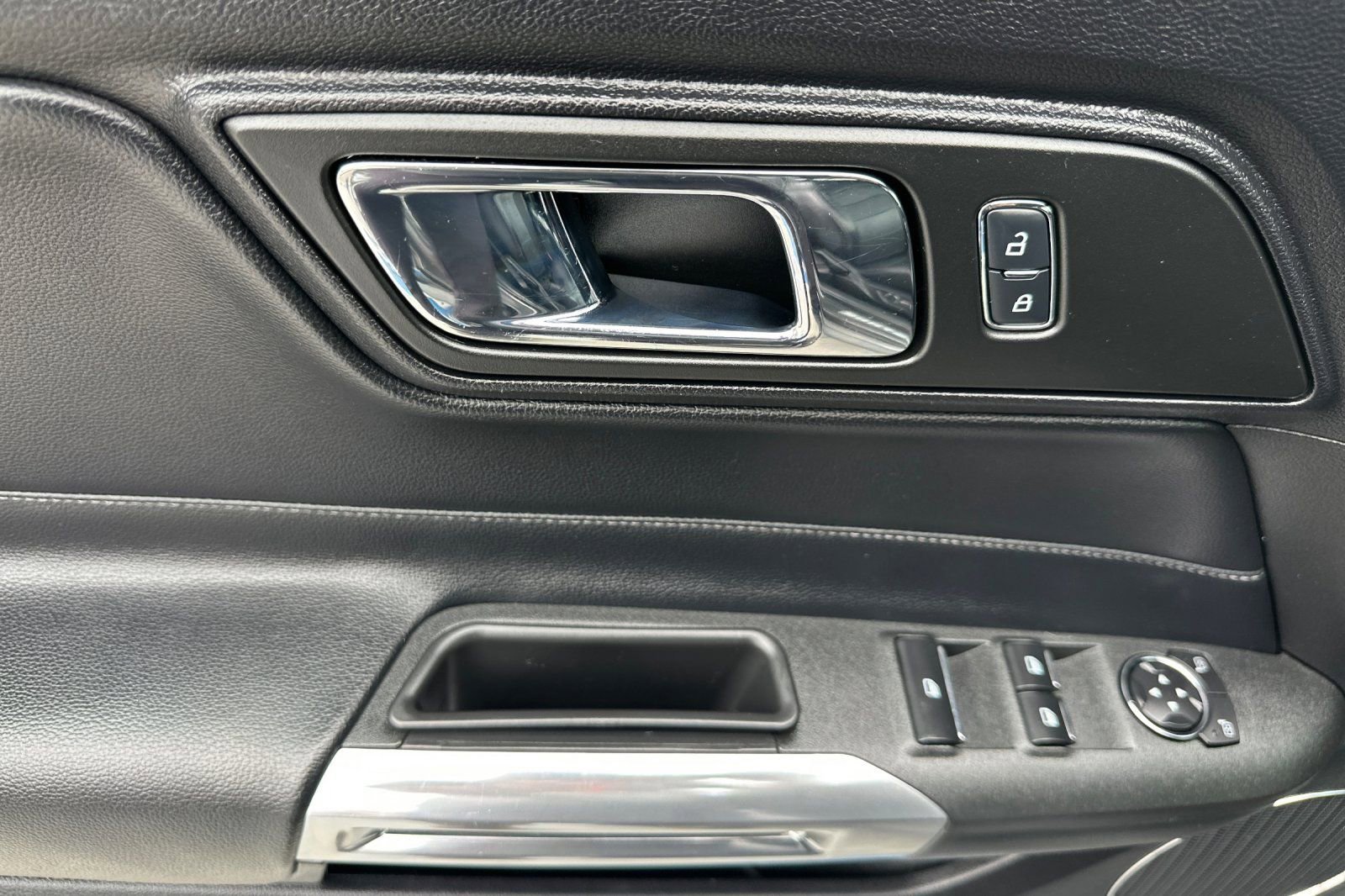 Used 2017 Ford Mustang Premium RWD image 12