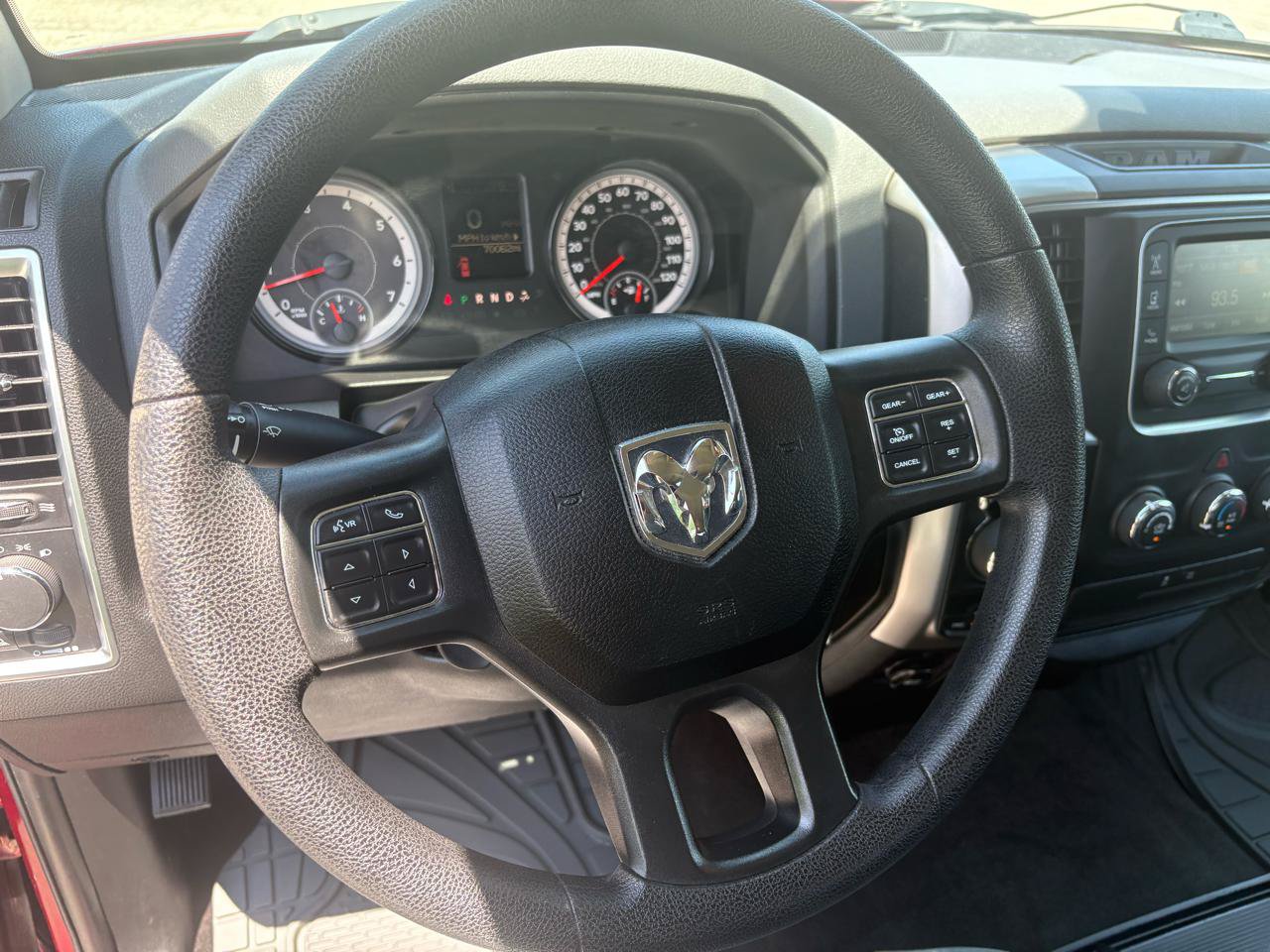 Used 2017 RAM 1500 Classic SLT AWD/4WD image 16
