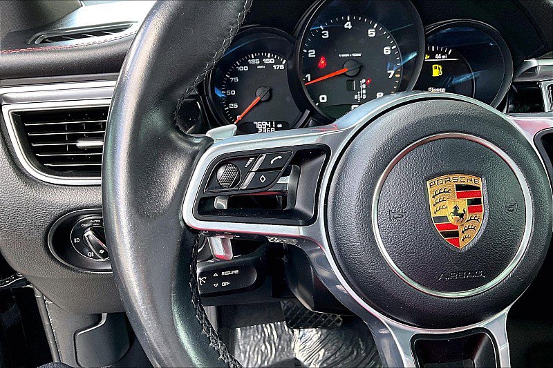 Used 2018 Porsche Macan AWD/4WD image 15