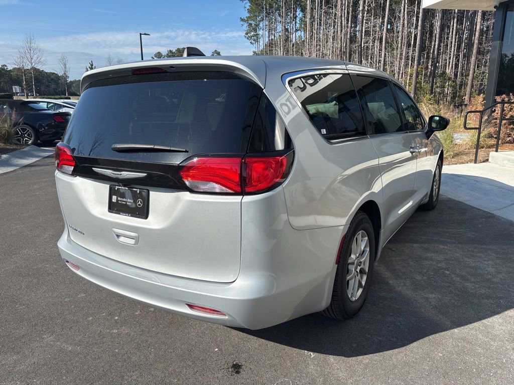 Used 2024 Chrysler Voyager LX FWD image 7