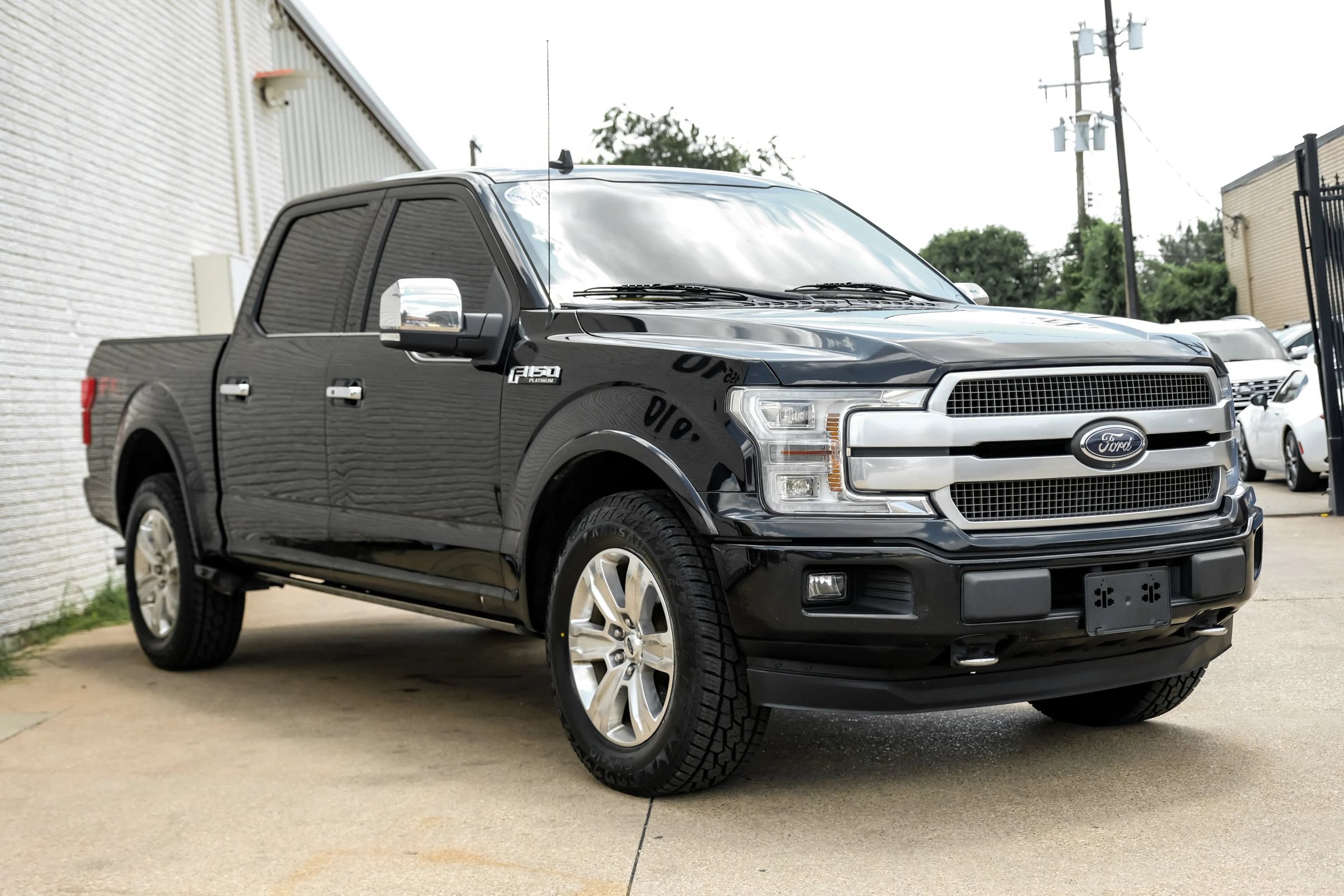 Used 2018 Ford F150 Platinum w/ Equipment Group 701A Luxury AWD/4WD image 5