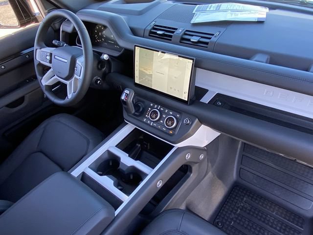 New 2025 Land Rover Defender 130 X-Dynamic SE AWD/4WD image 12