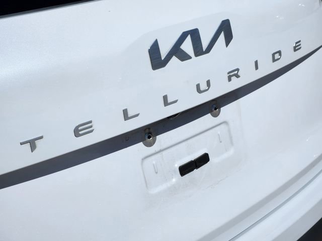 Used 2025 Kia Telluride EX w/ EX Captain's Chair Package image 11