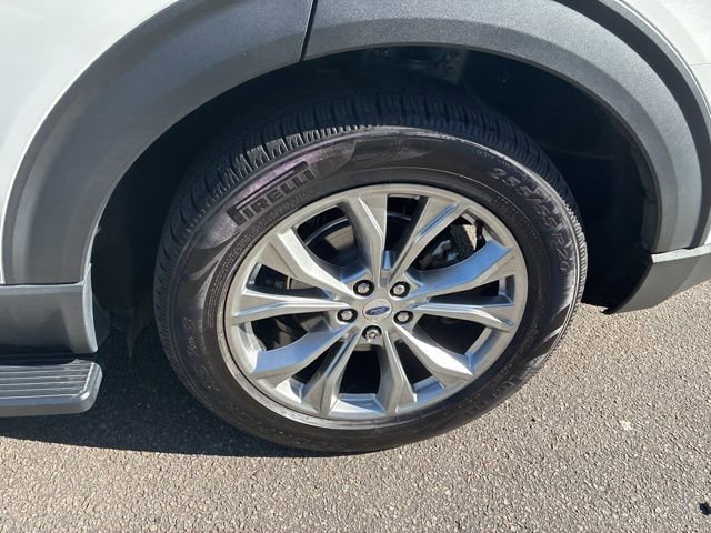 Used 2023 Ford Explorer XLT w/ Equipment Group 202A RWD image 12