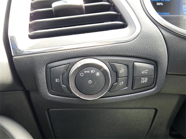 Used 2019 Ford Edge Titanium image 29