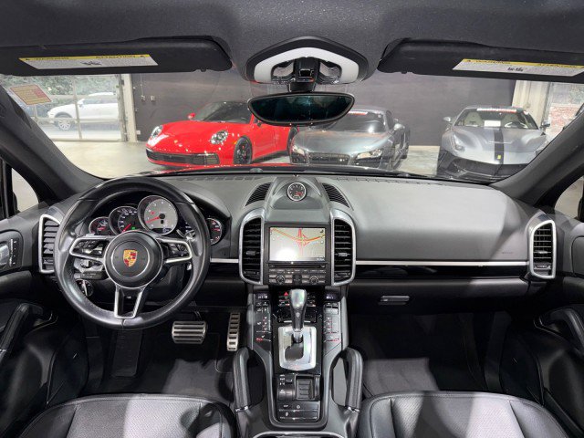 Used 2015 Porsche Cayenne S image 9