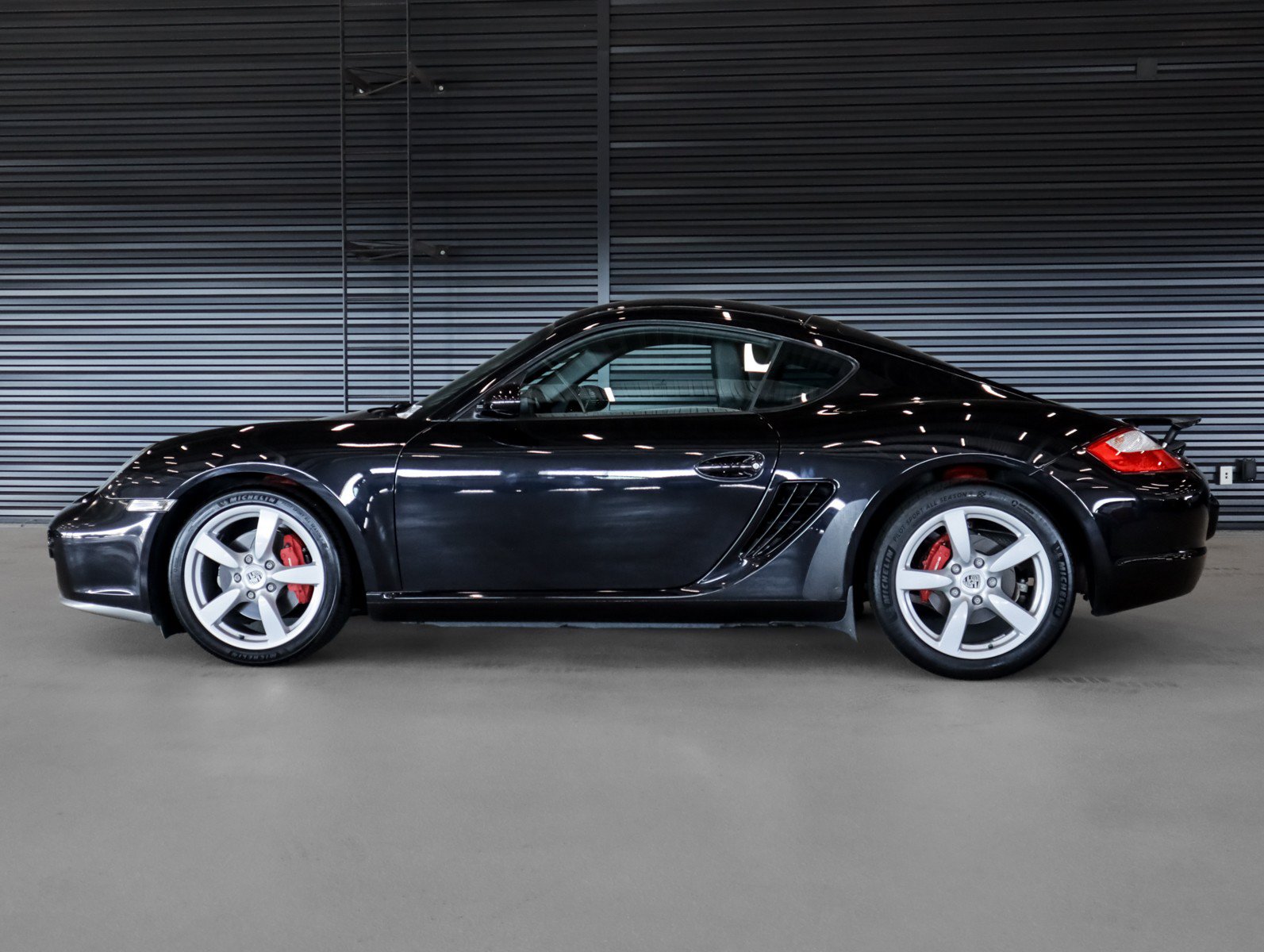 Used 2006 Porsche Cayman S RWD image 2