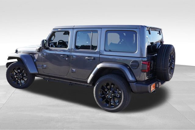 Used 2025 Jeep Wrangler Unlimited Sahara w/ Safety Group AWD/4WD image 8