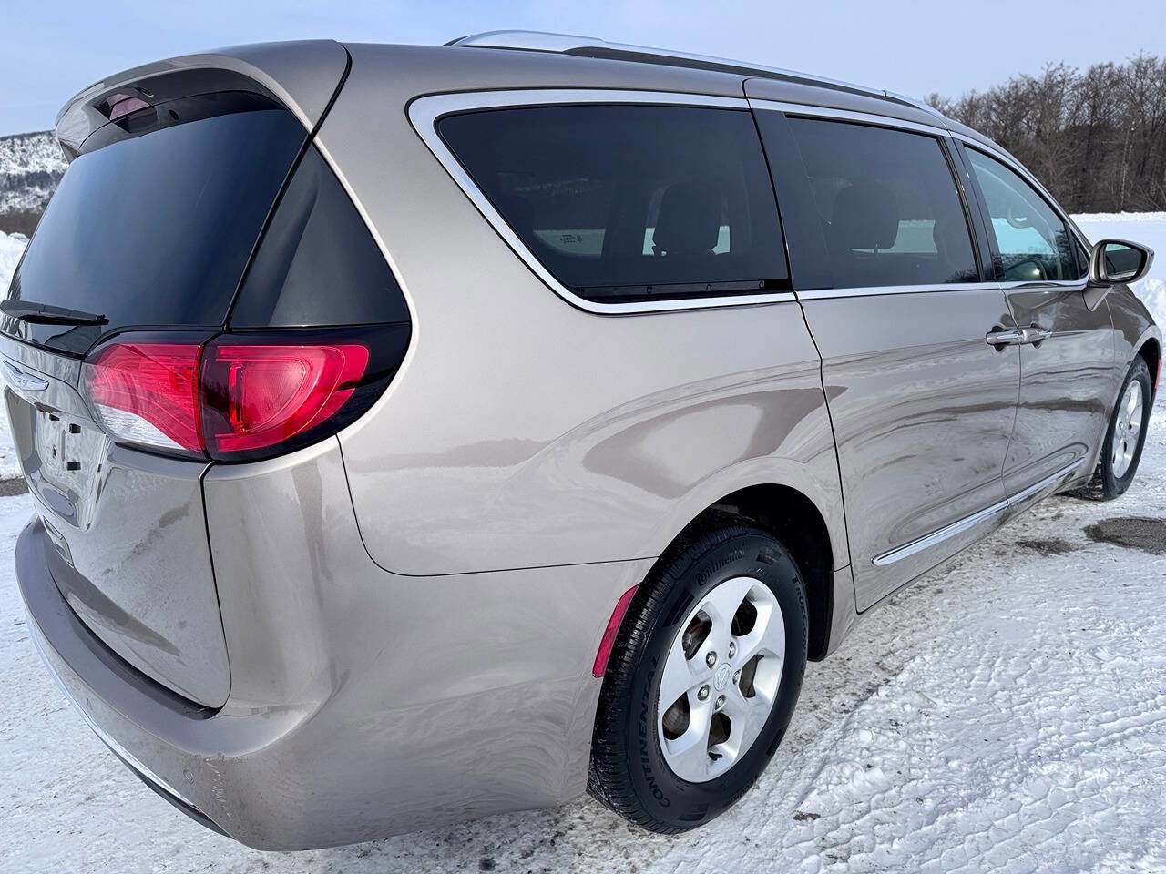 Used 2017 Chrysler Pacifica Touring-L Plus image 13