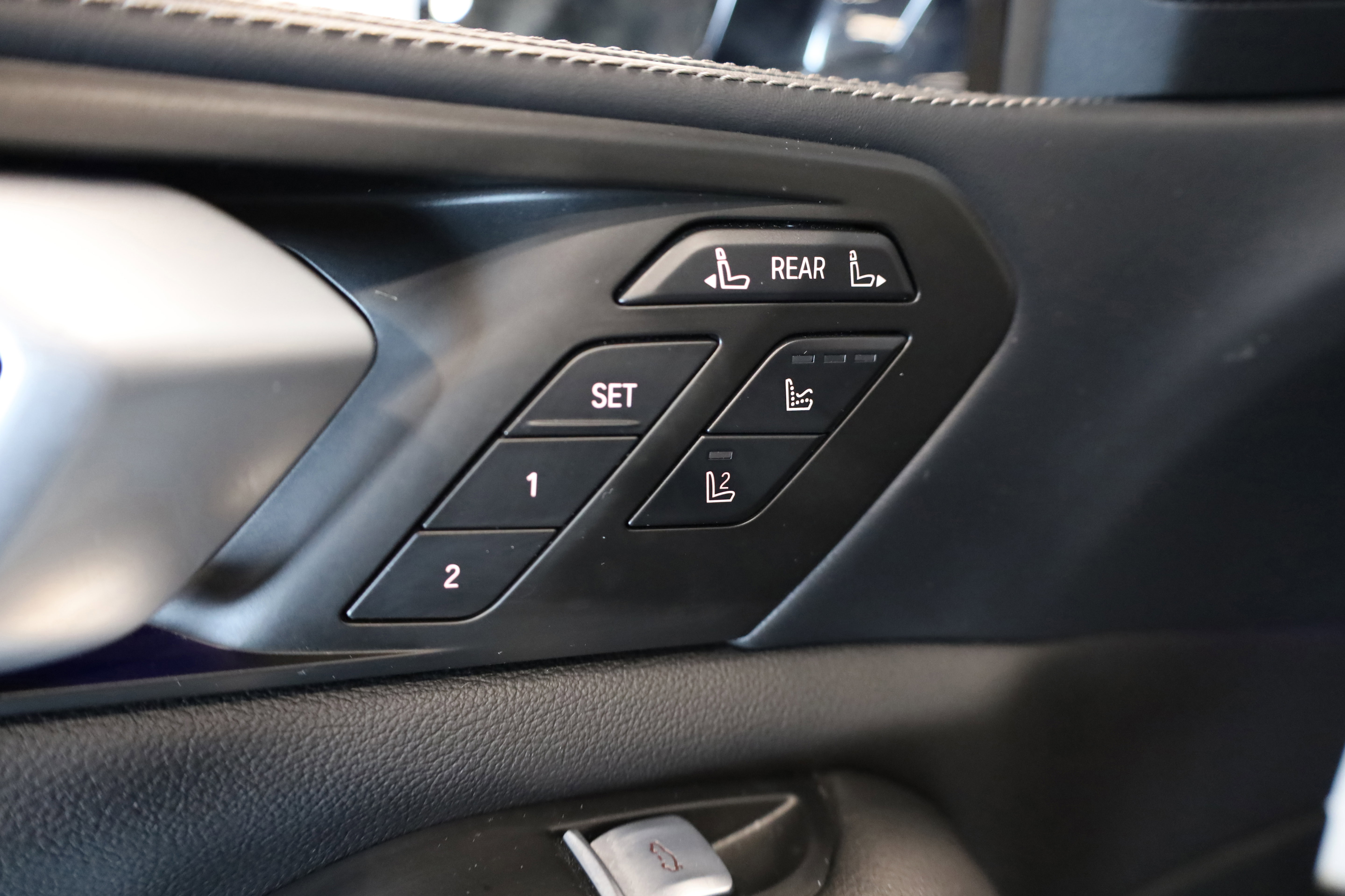 Used 2022 BMW X7 xDrive40i w/ M Sport Package image 16