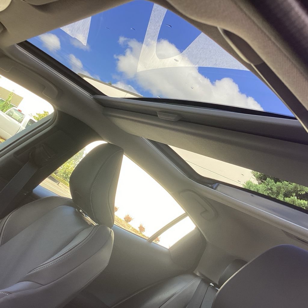 Used 2026 Toyota Prius Plug-In Hybrid FWD image 3