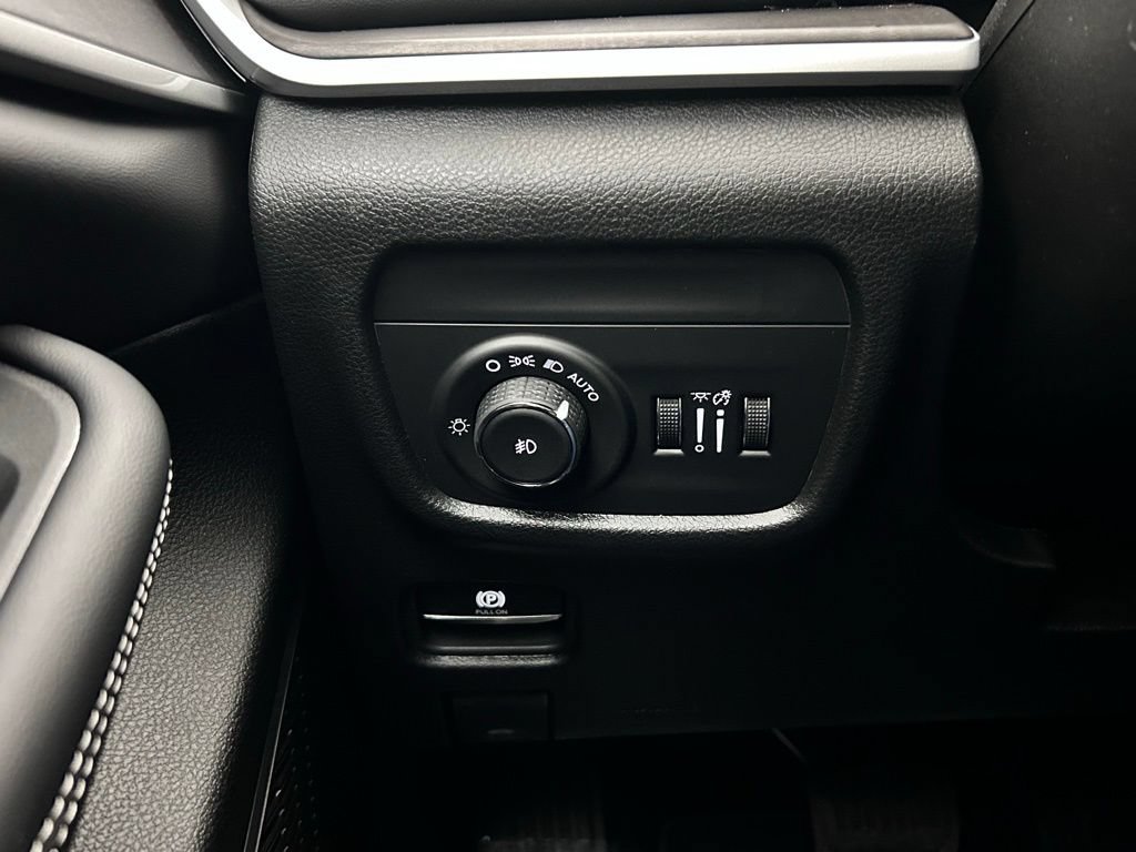 New 2026 Jeep Grand Cherokee Limited w/ Limited Altitude Package AWD/4WD image 19