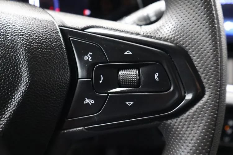 Used 2025 Chevrolet Trax LT FWD image 23