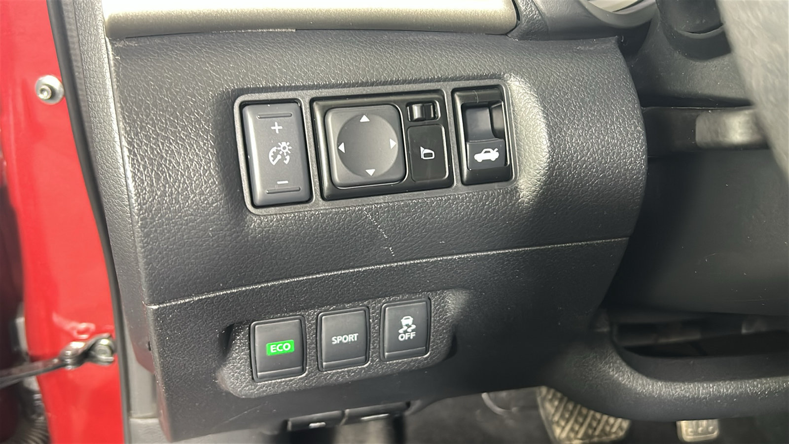 Used 2015 Nissan Sentra SV FWD image 24
