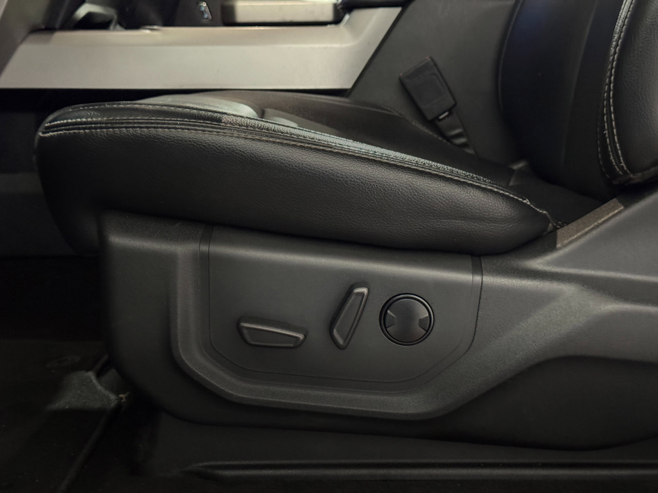 Used 2022 Ford F250 Lariat w/ Chrome Package image 33