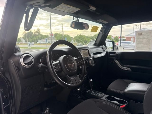 Used 2014 Jeep Wrangler Sahara w/ Connectivity Group AWD/4WD image 9